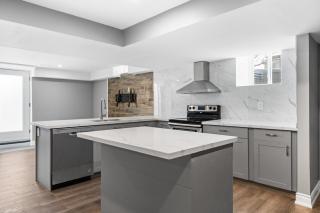 Bright & Cozy Basement Retreat - 5