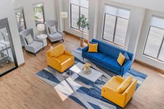 Comfort Suites Auburn Hills-Detroit - 2