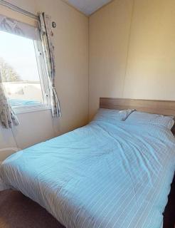 Lovely Caravan With Side Decking At Broadland Sands Park, Suffolk Ref 20204Bs - 8