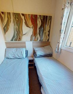 Lovely Caravan With Side Decking At Broadland Sands Park, Suffolk Ref 20204Bs - 6