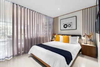 Stylish Bondi Beach Pad - Balcony AC BBQ Lift - 6