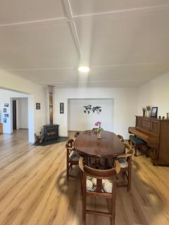 Mario & Luiza's Place - Cozy Stay with Pool & Braai - 8