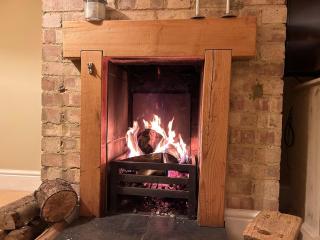 Oak Crest, 2 bedrooms, log fire, scenic views near Chapel Down - 9