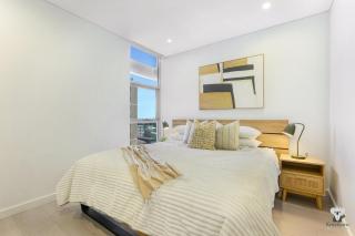 KozyGuru | Burwood | City Skyline – Steps to Train - 6