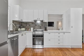 Bondi Beach Home for 10 with Terrace & 2-Car Parking - 1