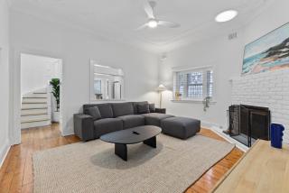 Bondi Beach Home for 10 with Terrace & 2-Car Parking - 4