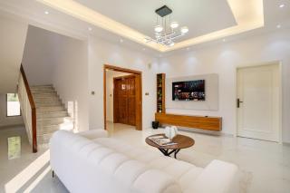 Luxury 5BR Villa in Mankhool BurDubai by dPie - 0