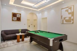 Luxury 5BR Villa in Mankhool BurDubai by dPie - 9