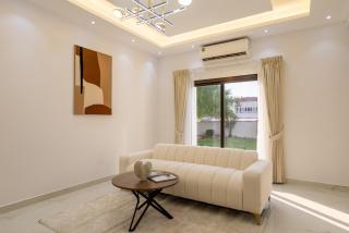 Luxury 5BR Villa in Mankhool BurDubai by dPie - 7