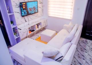 Cozy Modern Apartment with Free WiFi Netflix 1bed luxury Apartment, Adeniyi Jones 24hours Power 3min From the Airport - 0