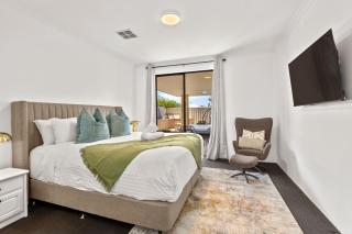 Spacious Family Coastal Retreat, 4BR, BBQ - 0