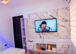 Cozy Modern Apartment with Free WiFi Netflix 1bed luxury Apartment, Adeniyi Jones 24hours Power 3min From the Airport - 4