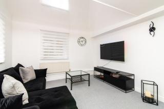 Bright 3 Bed Ground Floor Flat - Derby - 9