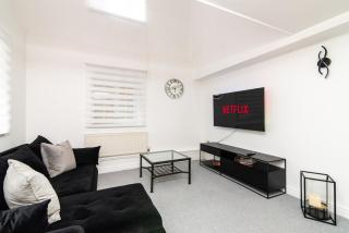 Bright 3 Bed Ground Floor Flat - Derby - 0