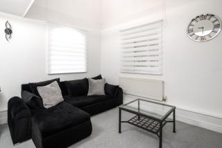 Bright 3 Bed Ground Floor Flat - Derby - 6