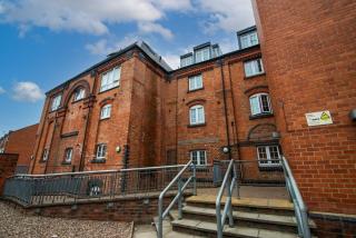 Bright 3 Bed Ground Floor Flat - Derby - 7