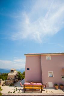 Apartments by the sea Necujam, Solta - 13726 - 1