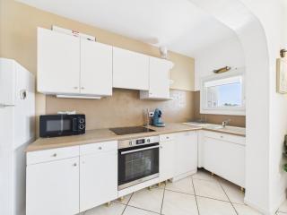 Bright apartment, 3 bedrooms - 4