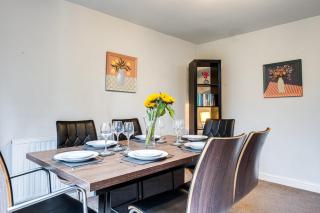 4 bedroom detached house 4 bathrooms - 4