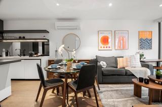 Lovely 2B Apartment at Marvel Stadium with Rooftop Pool and Parking - 2