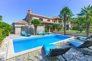 Rustic holiday house MAGDALEA with pool - 0