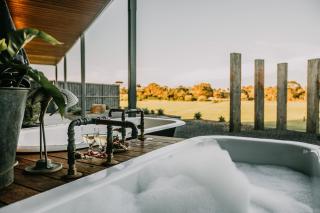 Stunning couples getaway - Outdoor cinema and fire - 6