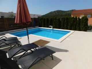 Family friendly house with a swimming pool Sibenik - 23060 - 1