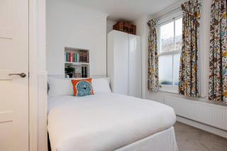 Veeve - The Little Green Door - 7