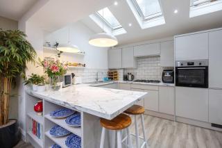 Veeve - The Little Green Door - 6