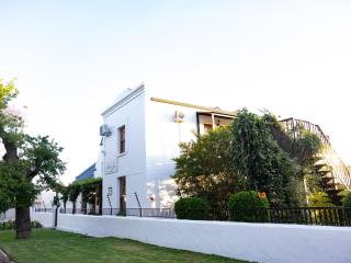 Adderley House Guest Accommodation - 9