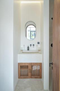 Villa Benjita - Chic Mediterranean Retreat in Pererenan - 6