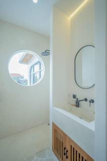 Villa Benjita - Chic Mediterranean Retreat in Pererenan - 4