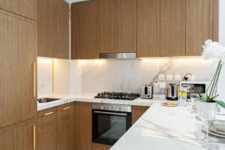 StayShort - Sophisticated Apartment in Meydan that Sleeps 4 - 5