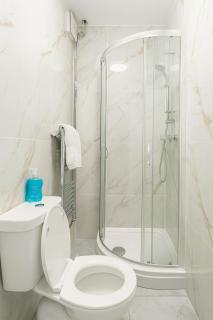 Heated 4 Bedroom House with 2 Bathrooms Near O2 and ExCeL - 1