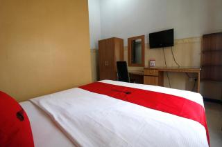 RedDoorz Plus near Undip Tembalang - 1