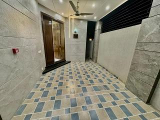 3BR Modern Home Fast Wi-Fi & Parking DHA 9 - 1