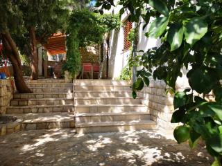 Apartments by the sea Ivan Dolac, Hvar - 8700 - 1