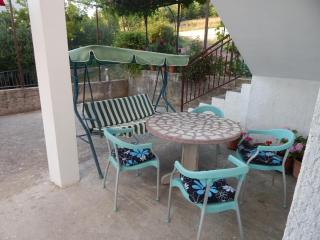 Apartments with a parking space Tugare, Omis - 14320 - 1