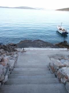 Apartments by the sea Maslinica, Solta - 775 - 1