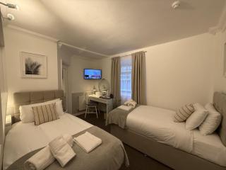 Central Hotel - 9