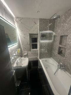 The Upside Down Fulham Penthouse - 8