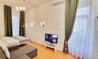 Kyiv Green Apartment - 1