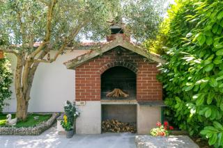 Apartments with parking space Kastel Stafilic, Kastela - 21948 - 1