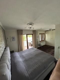 Stilvolle Wohnung im Zweifamilienhaus mit Feldrandlage und zentraler Lage - 3