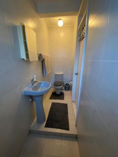 Cozy 3BR home - gated estate with genset - Tema - 9