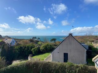 Grande maison vue mer de la pièce principale, terrasse, et des 3 chambres - 9