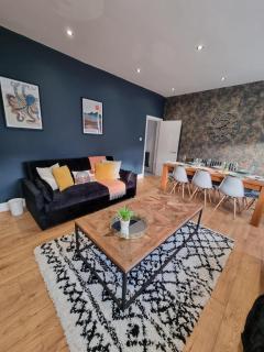 Charming 2 Bedroom House on the Iconic Humberside - 4