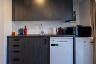 Bright Modern Guesthouse - Free Parking, Near CBD - 7