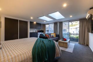 Bright Modern Guesthouse - Free Parking, Near CBD - 4