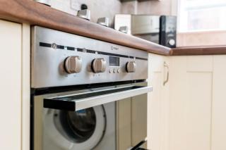 Charming 2 Bedroom House on the Iconic Humberside - 7